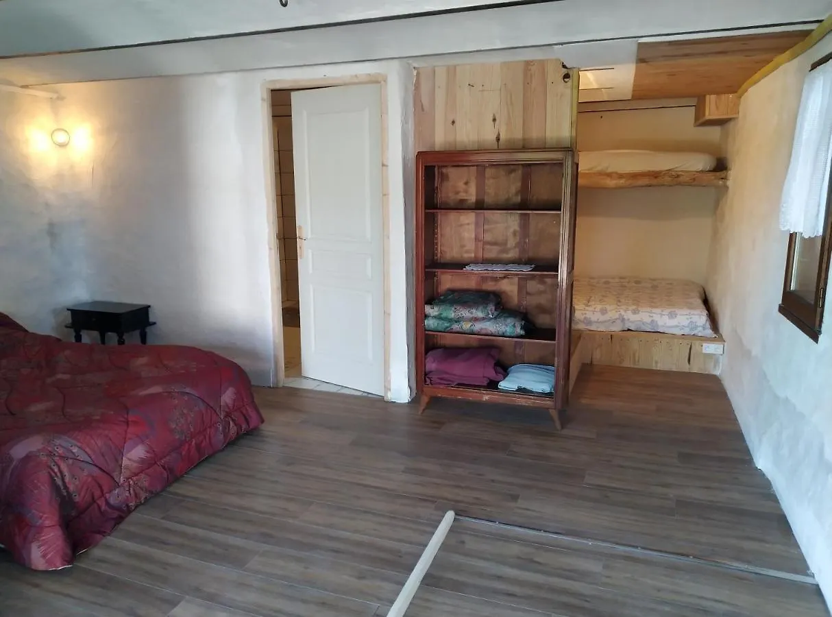 Les Terrasses Du Chatelard Theze  Bed & Breakfast Theze (Alpes-de-Haute-Provence)